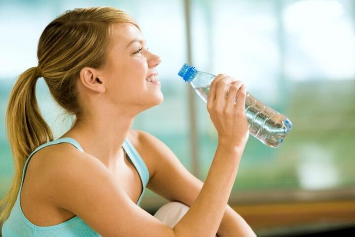 water replaces food during a diet