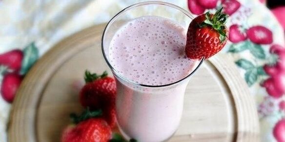 Dukan Diet Strawberry Milkshake