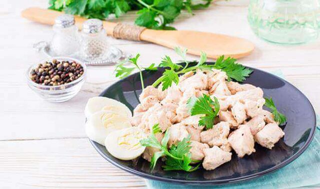 Chicken fillet cooked in a slow cooker - a nutritious dinner on a low carb diet